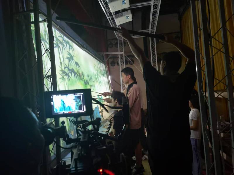 毕节TVC拍摄公司：美妆时尚造梦师，雕琢细节中的高级质感